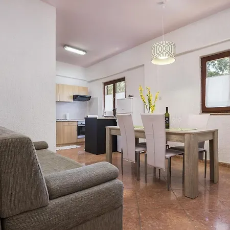 Apartment Dorjan Karmelo